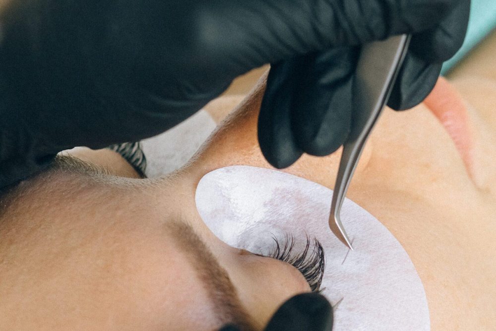 EYELASHES EXTENSION